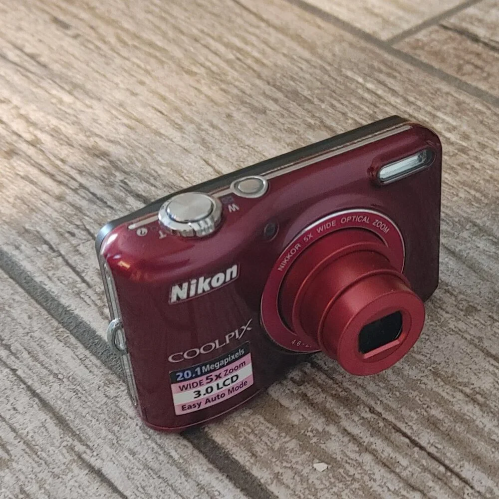 NIKON COOLPIX L28 Digital 20.1 Camera 5x zoom / SD Card included as pictured